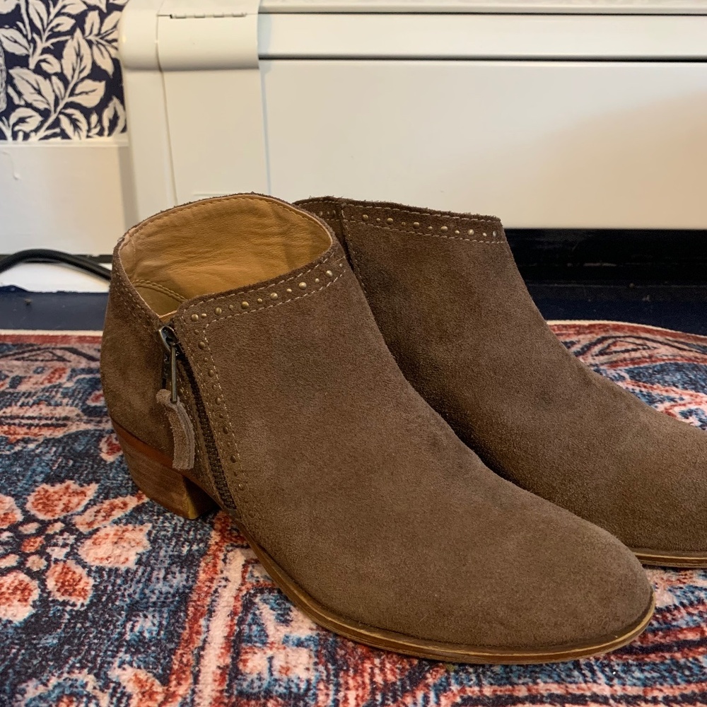 Size. 8 Lucky Brand Booties